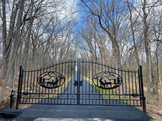 2352 S Valley View Lane, Springfield, MO 65809