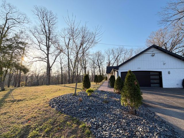 2352 S Valley View Lane, Springfield, MO 65809