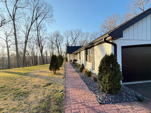 2352 S Valley View Lane, Springfield, MO 65809