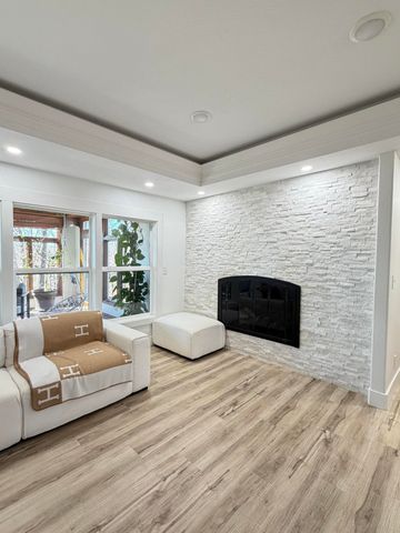 2352 S Valley View Lane, Springfield, MO 65809