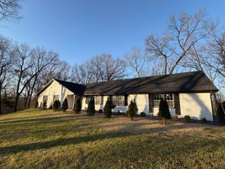 2352 S Valley View Lane, Springfield, MO 65809