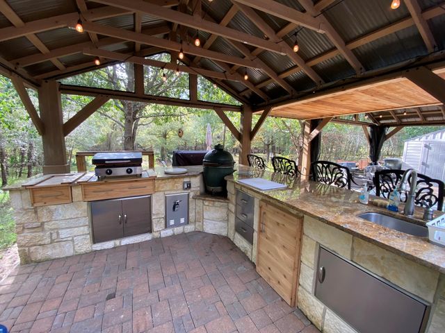 201 Davis Hill, Cleveland, TX 77327