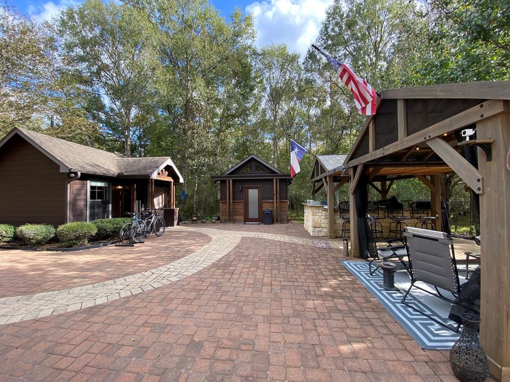 201 Davis Hill, Cleveland, TX 77327