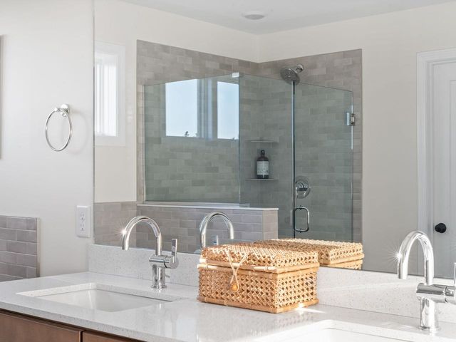 27 Leo Lane, South Burlington, VT 05403