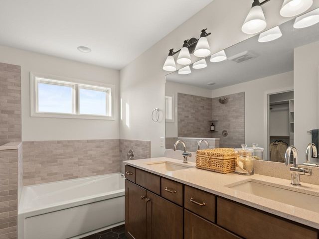 27 Leo Lane, South Burlington, VT 05403