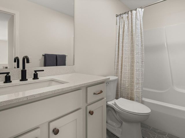 27 Leo Lane, South Burlington, VT 05403