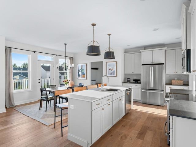 27 Leo Lane, South Burlington, VT 05403