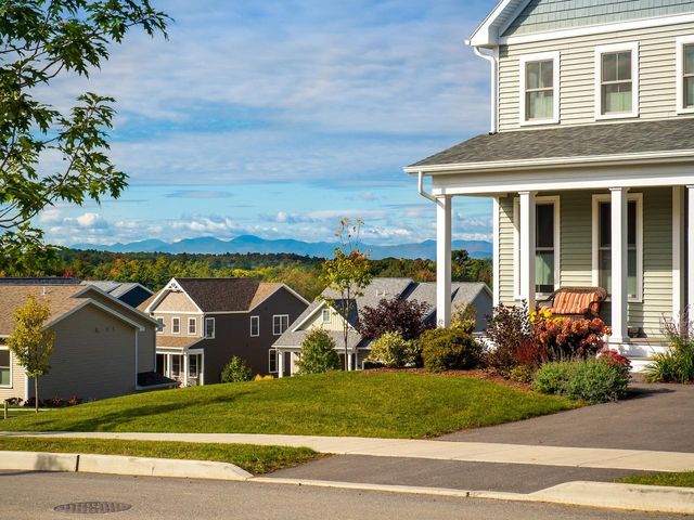 27 Leo Lane, South Burlington, VT 05403