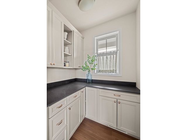 27 Leo Lane, South Burlington, VT 05403