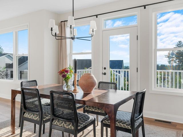 27 Leo Lane, South Burlington, VT 05403