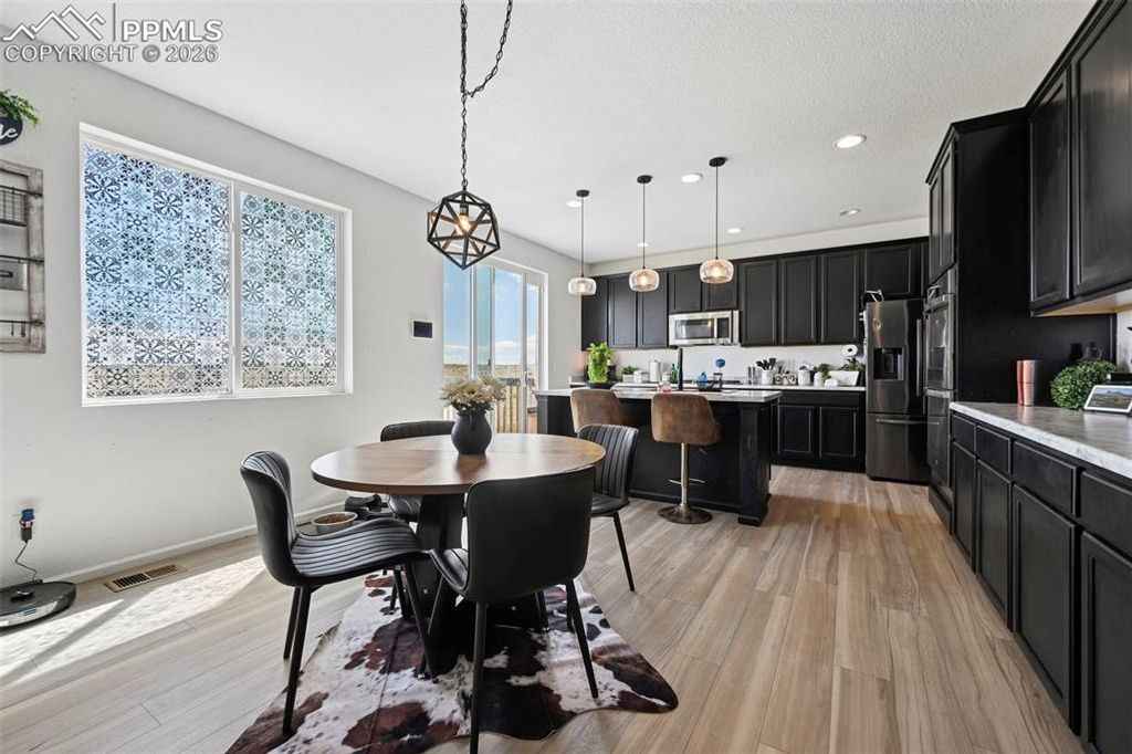 Image 10 of property listing at 8177 Buffalo Horn Drive, Colorado Springs, CO 80925