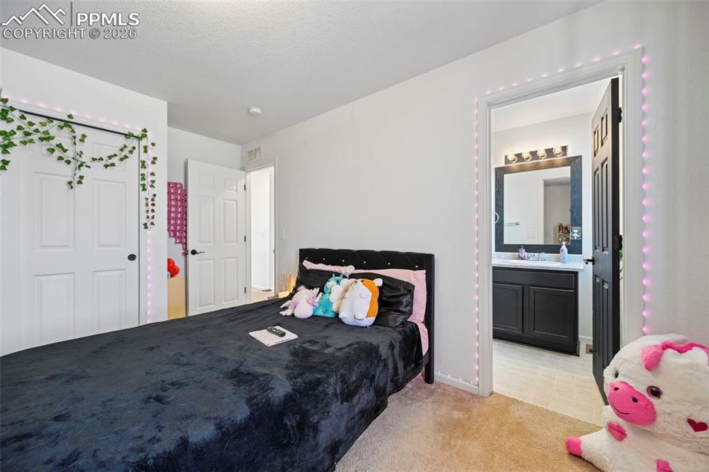 Image 17 of property listing at 8177 Buffalo Horn Drive, Colorado Springs, CO 80925