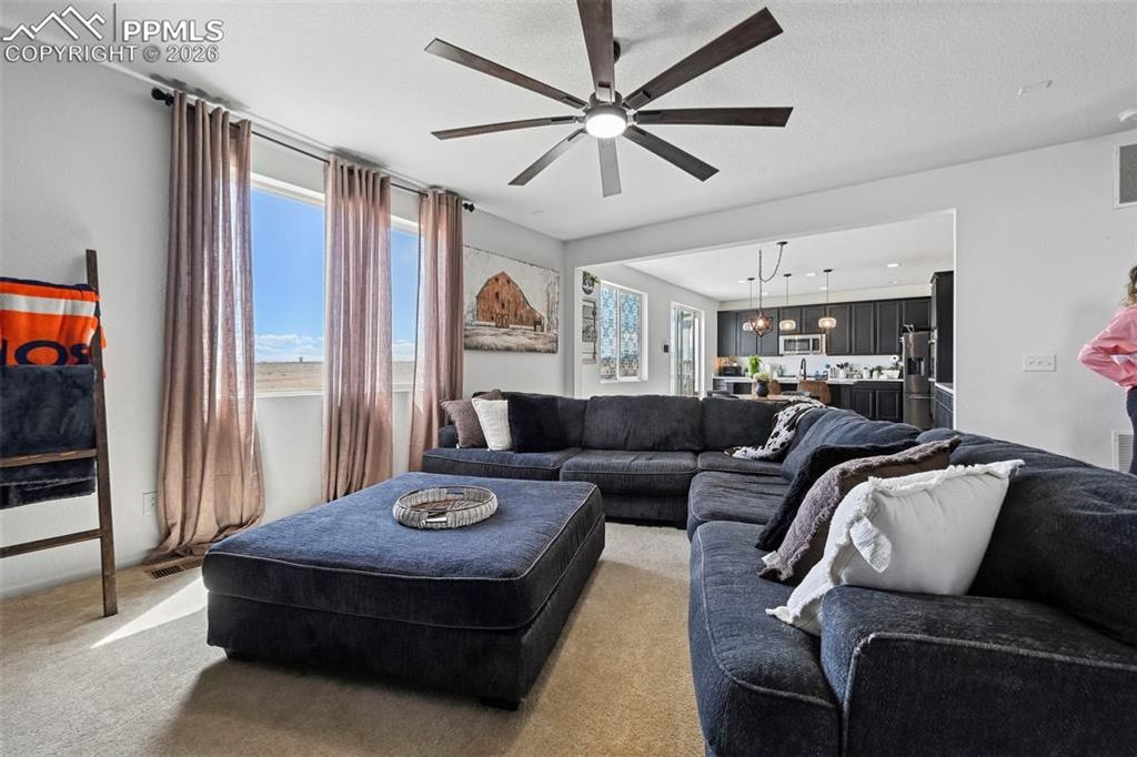 Image 5 of property listing at 8177 Buffalo Horn Drive, Colorado Springs, CO 80925