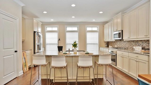 6534 Marlowe Gren Way, Suwanee, GA 30024