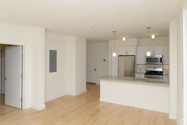 603 Concord 406, Cambridge, MA 02138