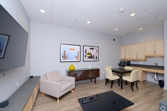 603 Concord 406, Cambridge, MA 02138