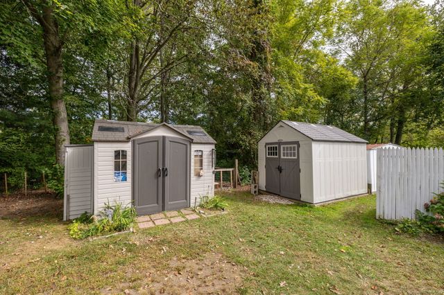 17 Woodsedge Lane, Westbrook, CT 06498