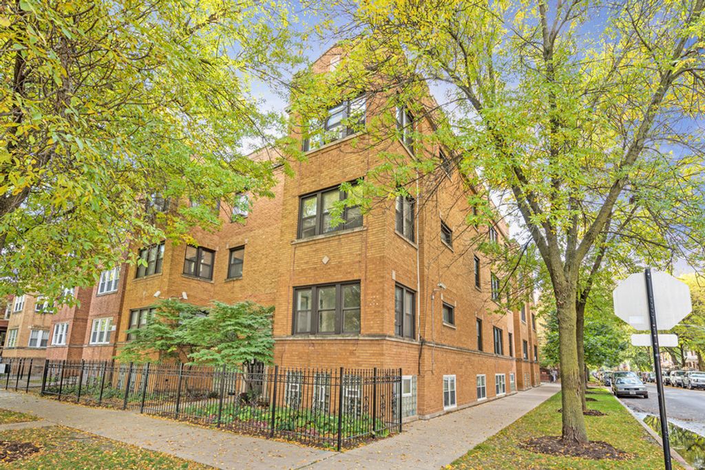 3821 W Wrightwood Avenue 3A, Chicago, IL 60647
