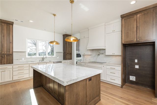 18488 Lake Sequoyah Road, Fayetteville, AR 72701