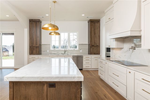 18488 Lake Sequoyah Road, Fayetteville, AR 72701