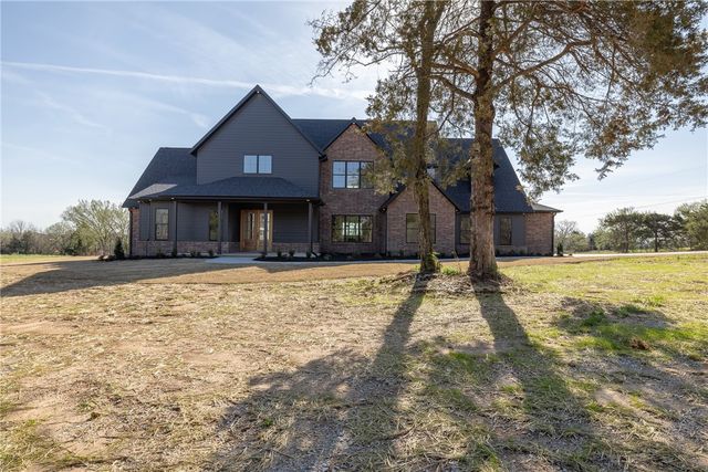 18488 Lake Sequoyah Road, Fayetteville, AR 72701