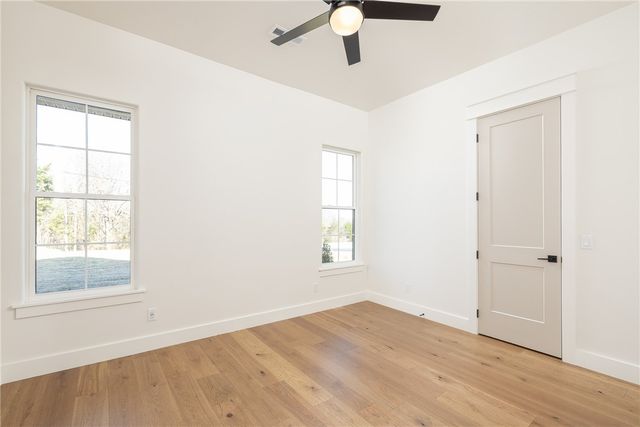 18488 Lake Sequoyah Road, Fayetteville, AR 72701