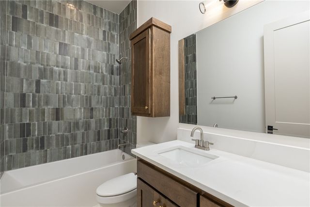 18488 Lake Sequoyah Road, Fayetteville, AR 72701