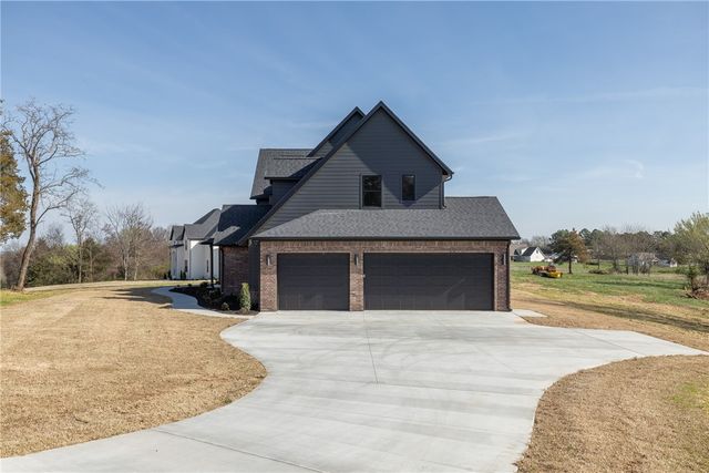18488 Lake Sequoyah Road, Fayetteville, AR 72701