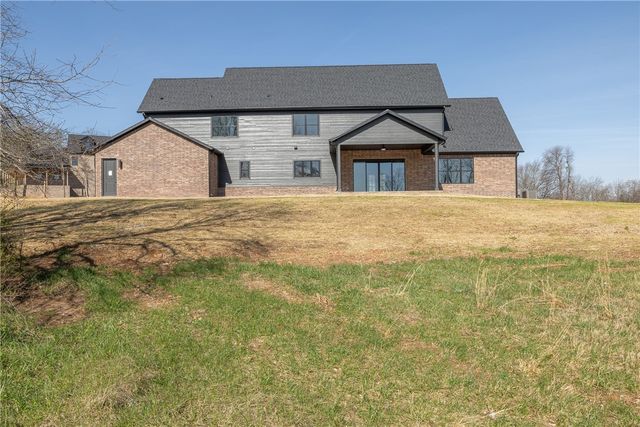 18488 Lake Sequoyah Road, Fayetteville, AR 72701