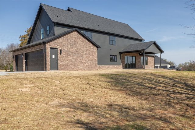 18488 Lake Sequoyah Road, Fayetteville, AR 72701