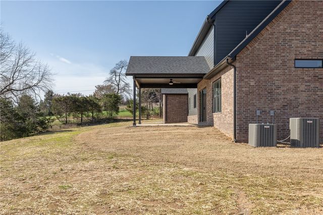 18488 Lake Sequoyah Road, Fayetteville, AR 72701