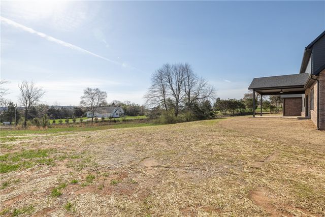 18488 Lake Sequoyah Road, Fayetteville, AR 72701