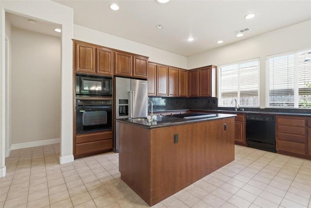 4129 Poppleton Way, Carmichael, CA 95608