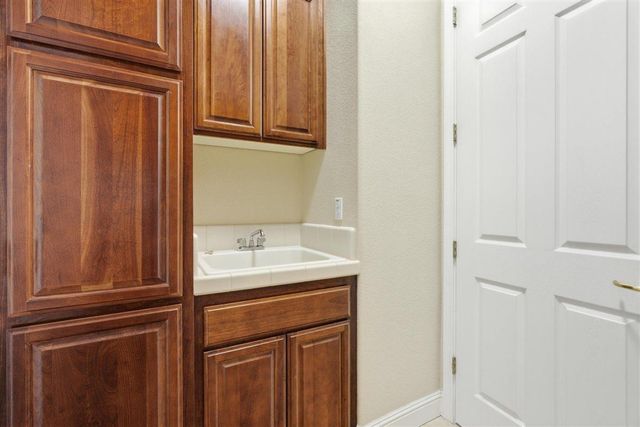 4129 Poppleton Way, Carmichael, CA 95608