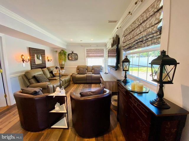 327 BARCELONA DR, Toms River, NJ 08753