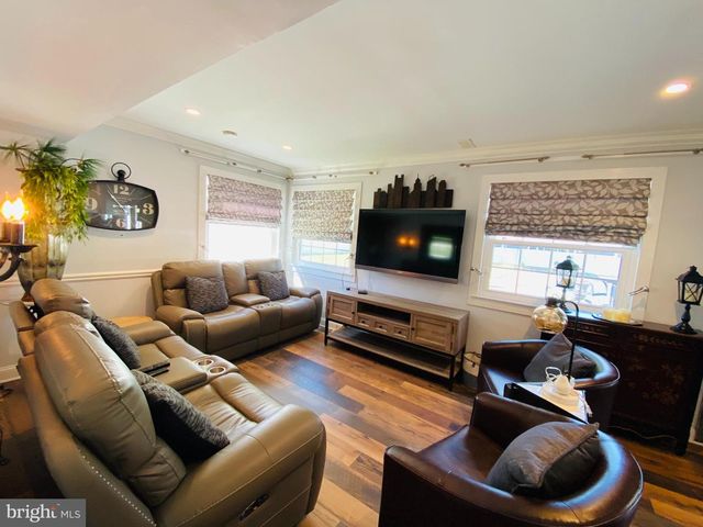 327 BARCELONA DR, Toms River, NJ 08753
