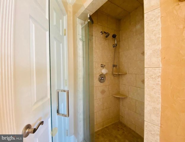 327 BARCELONA DR, Toms River, NJ 08753
