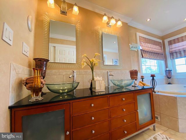 327 BARCELONA DR, Toms River, NJ 08753