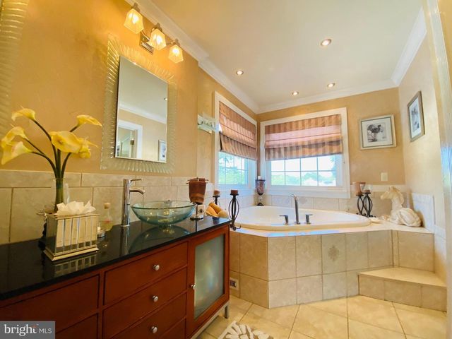 327 BARCELONA DR, Toms River, NJ 08753