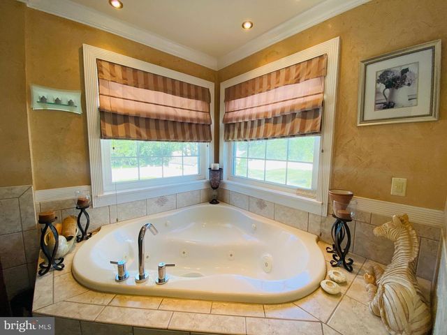 327 BARCELONA DR, Toms River, NJ 08753