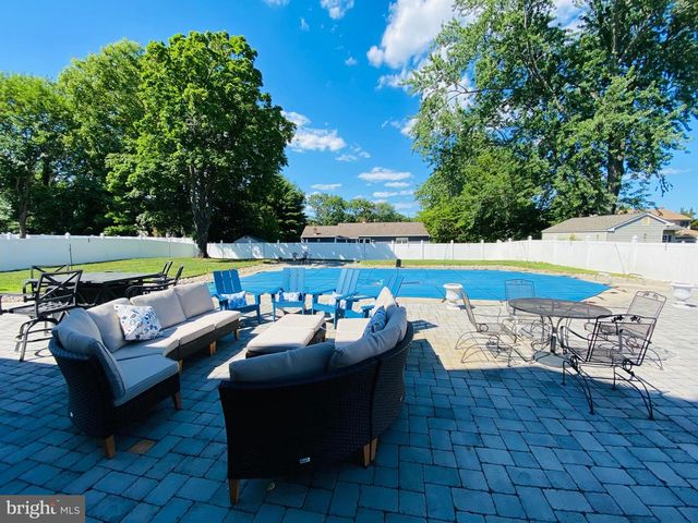 327 BARCELONA DR, Toms River, NJ 08753