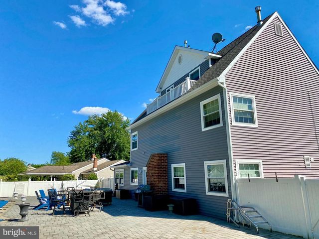 327 BARCELONA DR, Toms River, NJ 08753
