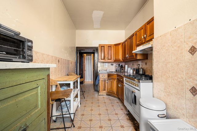 601 Knickerbocker Avenue, Brooklyn, NY 11221