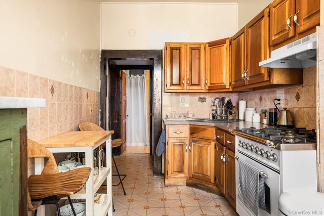 601 Knickerbocker Avenue, Brooklyn, NY 11221