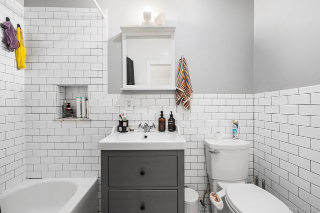 601 Knickerbocker Avenue, Brooklyn, NY 11221