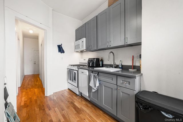 601 Knickerbocker Avenue, Brooklyn, NY 11221