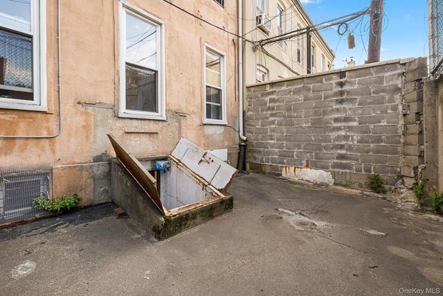 601 Knickerbocker Avenue, Brooklyn, NY 11221