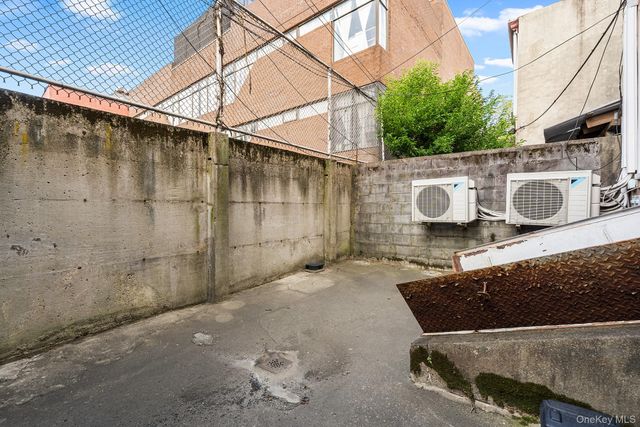 601 Knickerbocker Avenue, Brooklyn, NY 11221