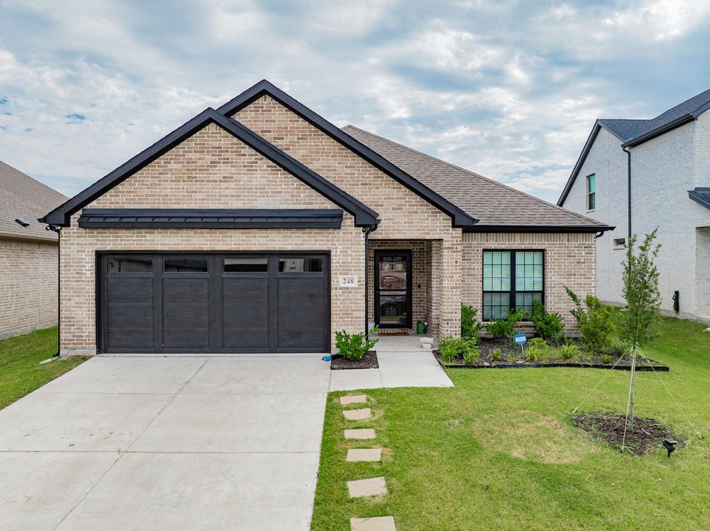 248 Waters Ridge Drive, Lavon, TX 75166