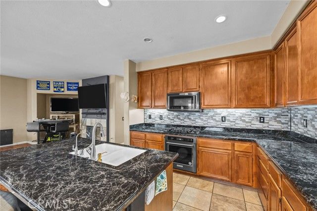 150 saddleback Way, Perris, CA 92570